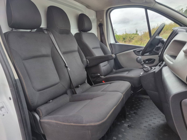 renault-trafic-102018-l1h1-91014km-16dci-95cv-70kw-airco-big-3