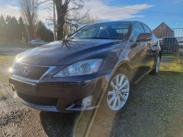 lexus-is220d-177cv-130kw-gps-airco-cruise-jantes-alu-big-0