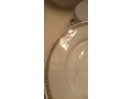 vends-magnifique-service-de-table-51-pieces-en-porcelaine-de-limoges-blanche-avec-liseraie-dore-et-bleu-small-0